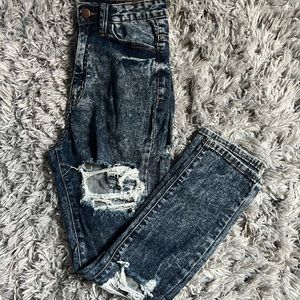 Ripped/distressed jeans